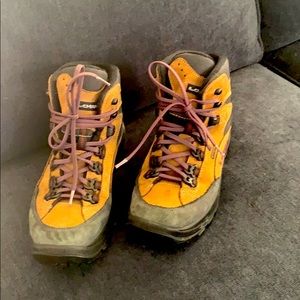 Lowa Gore Tex hiking boots